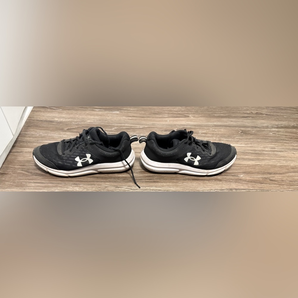 Under Armour Charged Assert 10 Black/White (Size: 9.5-Reg)